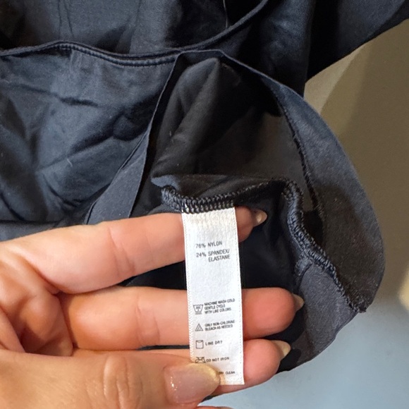 SPANX Black Sleeveless shapwear cami Top - Picture 4 of 4